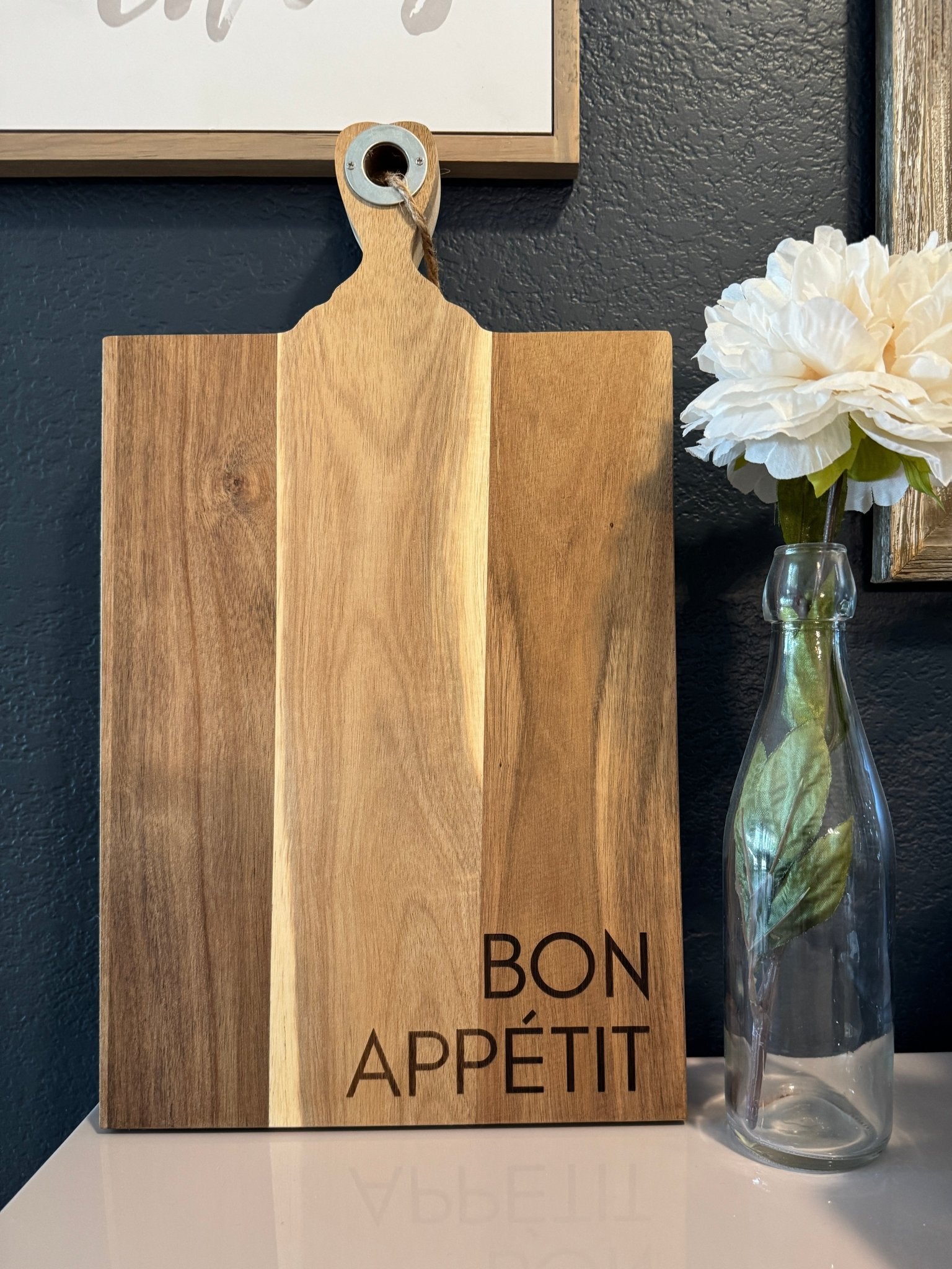 Acacia Wood Board w/ Handle Large